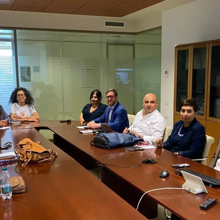 Alloggi di edilizia sociale, la Regione coinvolge i Comuni calabresi più popolosi: al via il piano per recuperare immobili dismessi\n