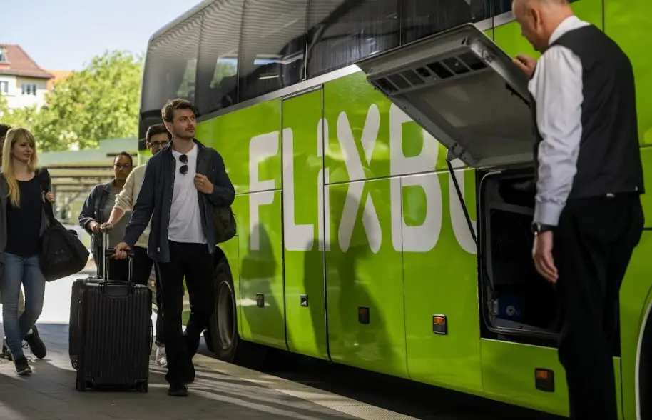 FlixBus rafforza i collegamenti con la Calabria: più corse verso aeroporti, mare e città\n