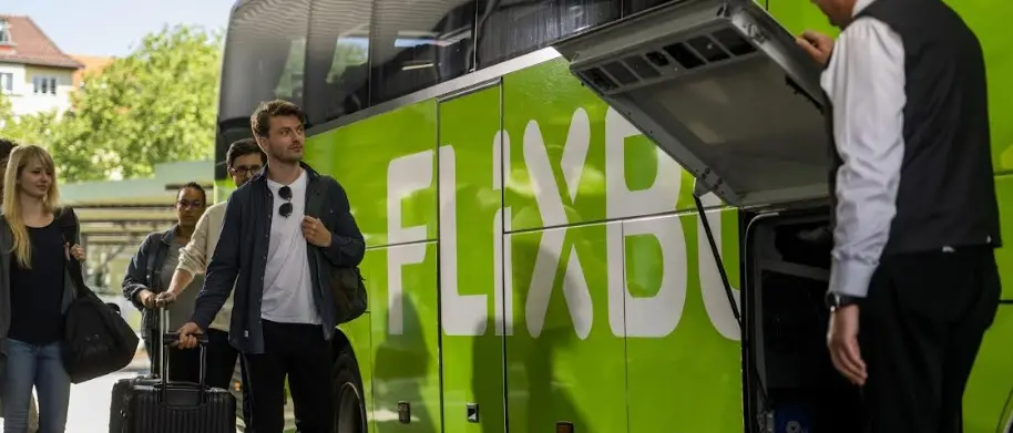 FlixBus rafforza i collegamenti con la Calabria: più corse verso aeroporti, mare e città\n