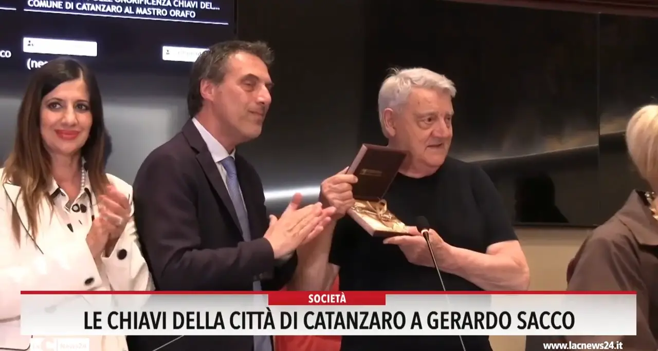 Le chiavi della città di Catanzaro a Gerardo Sacco