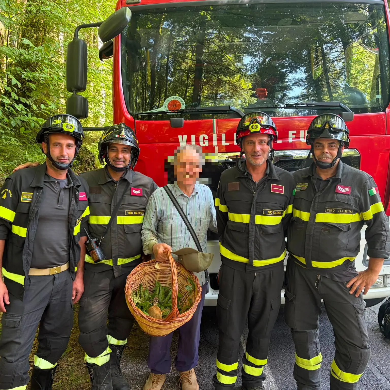Si perde nei boschi di Serra San Bruno mentre cerca funghi, 71enne ritrovato dai vigili del fuoco\n