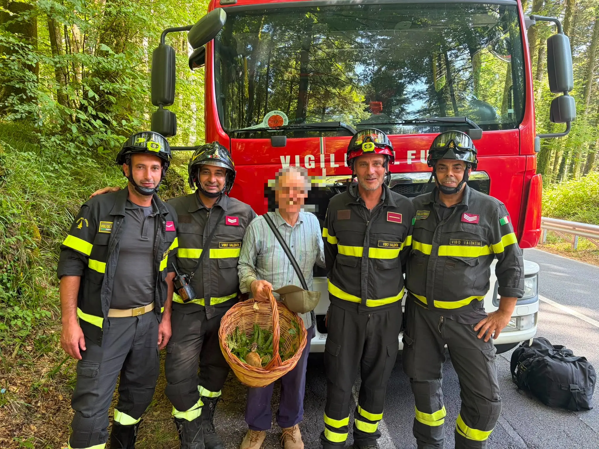 Si perde nei boschi di Serra San Bruno mentre cerca funghi, 71enne ritrovato dai vigili del fuoco\n