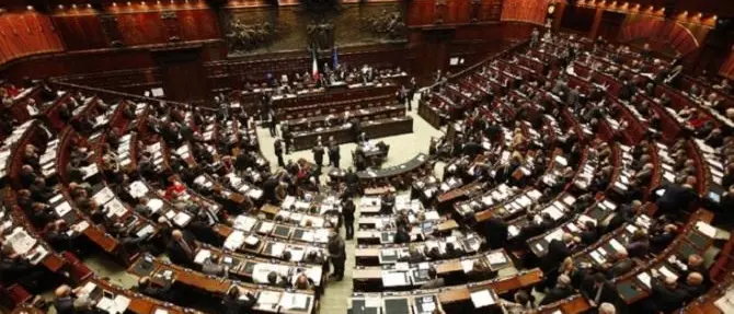 La Camera approva la riforma della legge elettorale, ora il testo passa al Senato\n