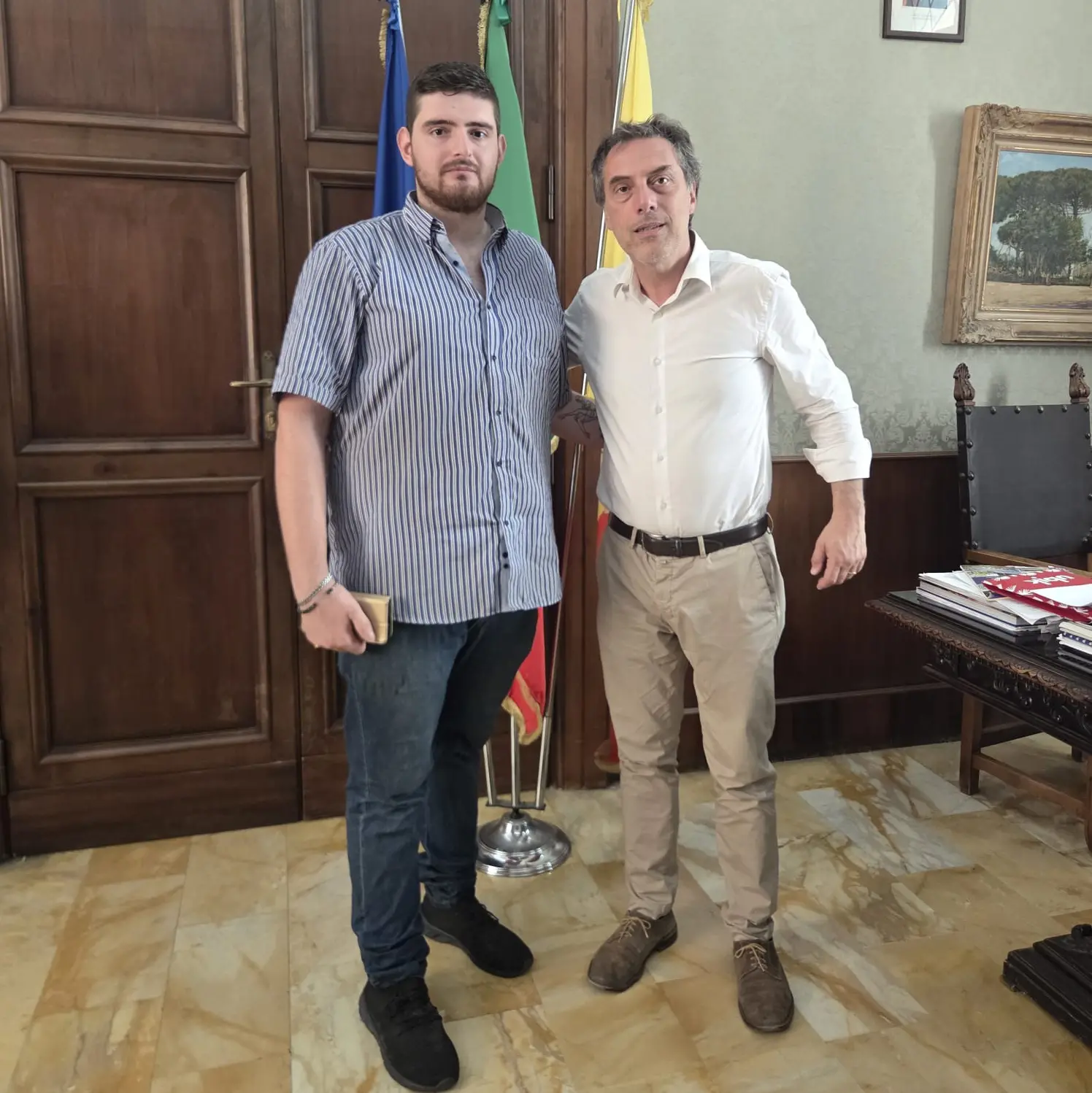 Catanzaro,\u00A0Fiorita incontra il commerciante Antonio Rotundo: «Massima vicinanza e sostegno a chi investe nel cuore della città»\n