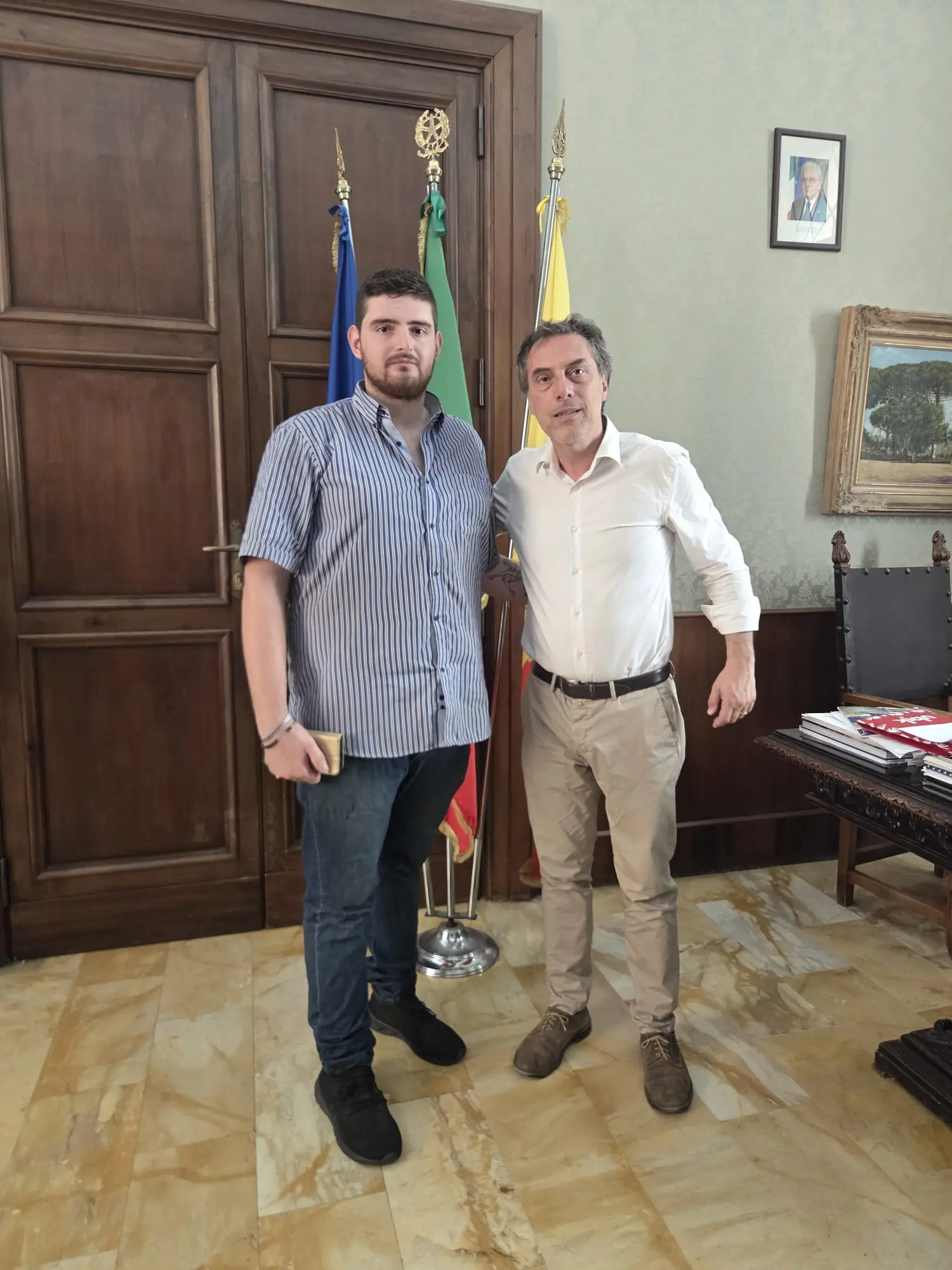 Catanzaro,\u00A0Fiorita incontra il commerciante Antonio Rotundo: «Massima vicinanza e sostegno a chi investe nel cuore della città»\n