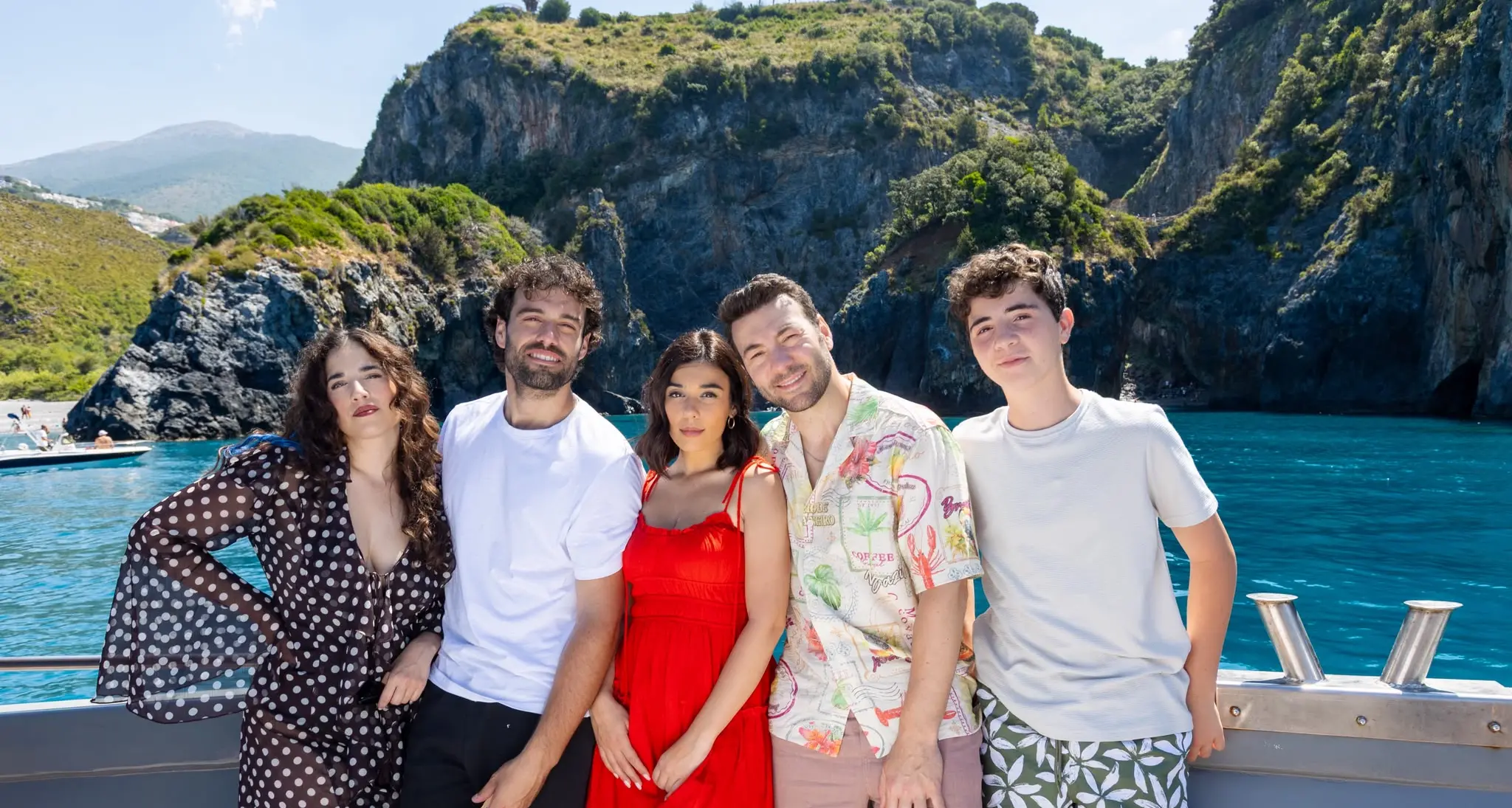 La Calabria protagonista di Un posto al Sole: da domani su Rai 3 le puntate girate tra Sila e Tirreno\n