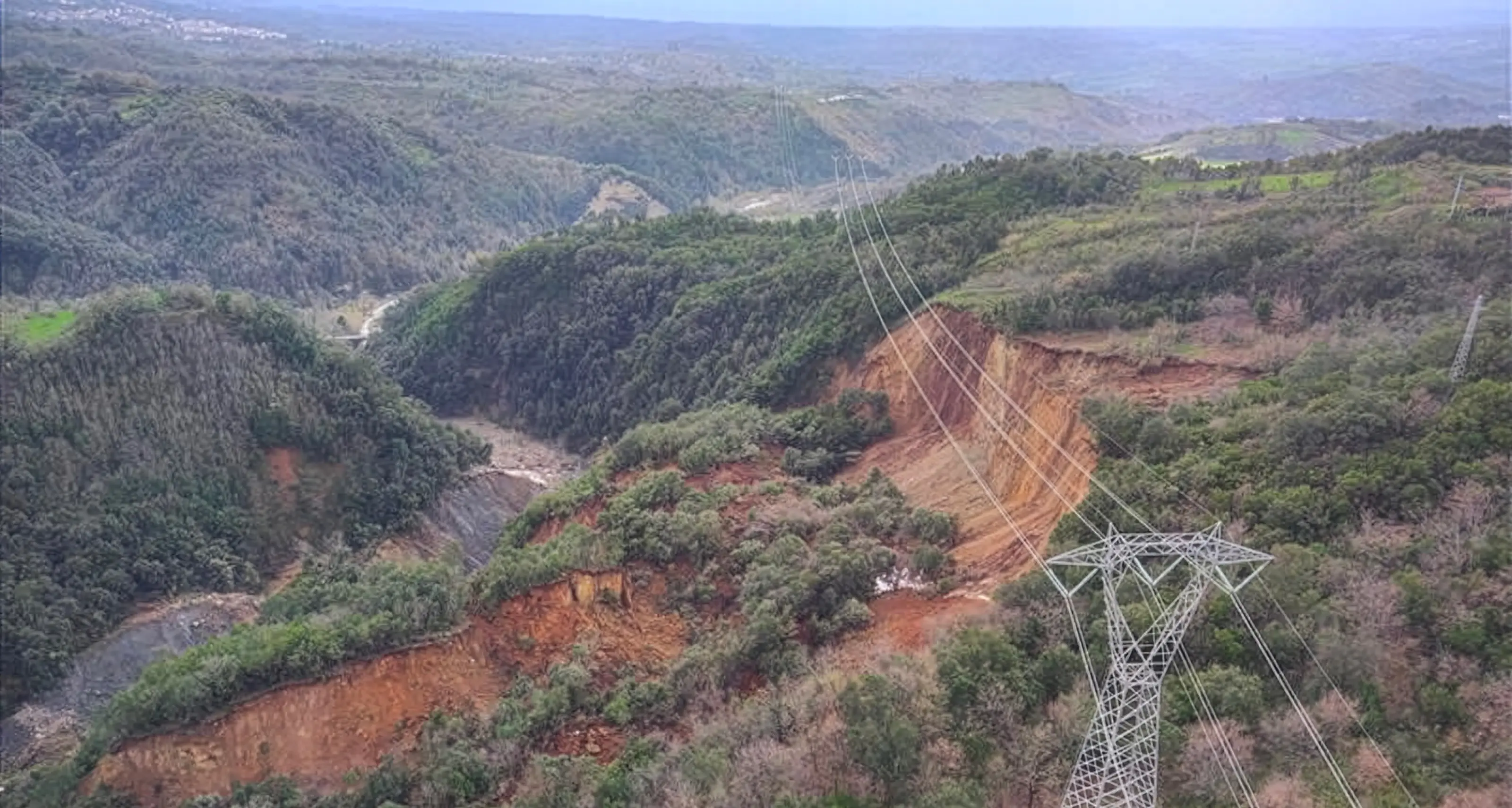 Polia, parte il cantiere\u00A0per la realizzazione di 3\u00A0sostegni\u00A0per la messa in sicurezza della linea\u00A0dell'elettrodotto Maida-Rizziconi\n