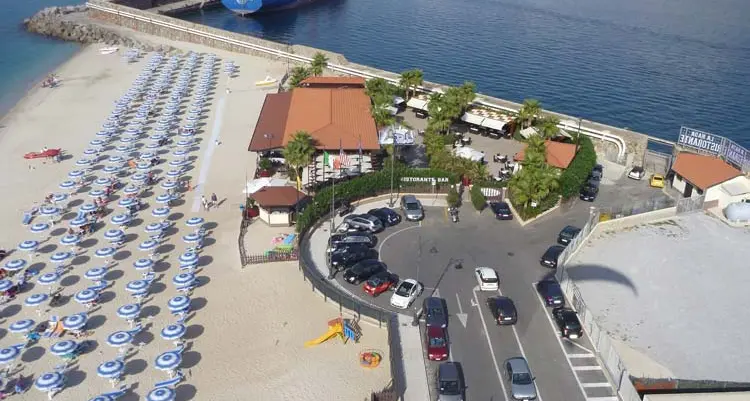 Vibo Marina, chiuso dai carabinieri il lido La Rada: contestata la titolarità della concessione demaniale\n