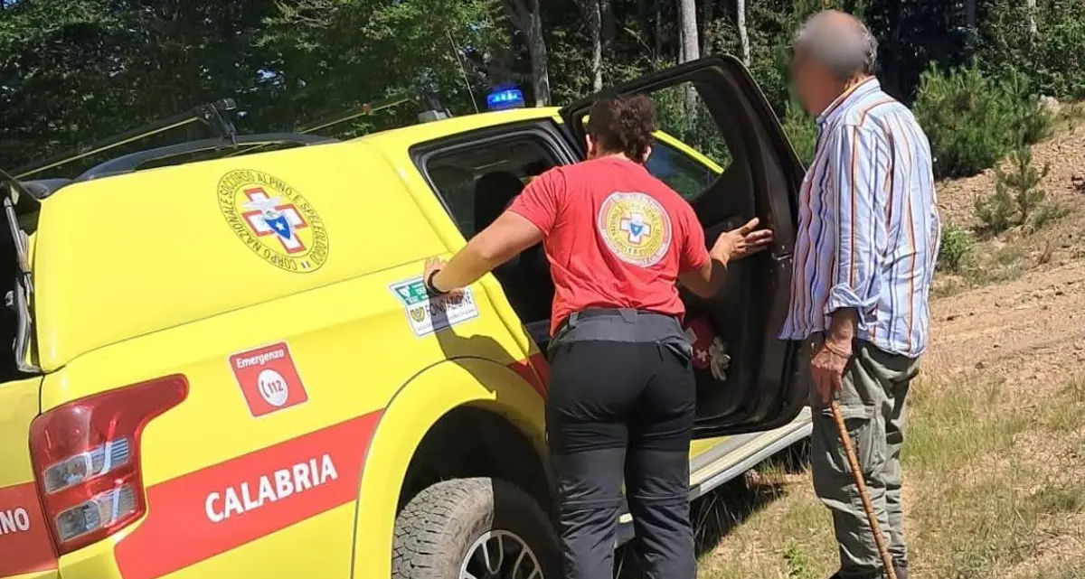 Disperso cercatore di funghi a Camigliatello Silano: tratto in salvo dal Soccorso Alpino\n