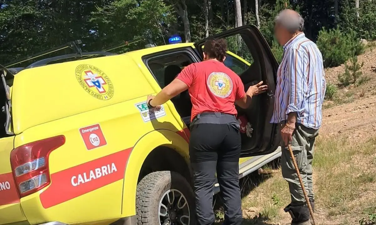 Disperso cercatore di funghi a Camigliatello Silano: tratto in salvo dal Soccorso Alpino\n