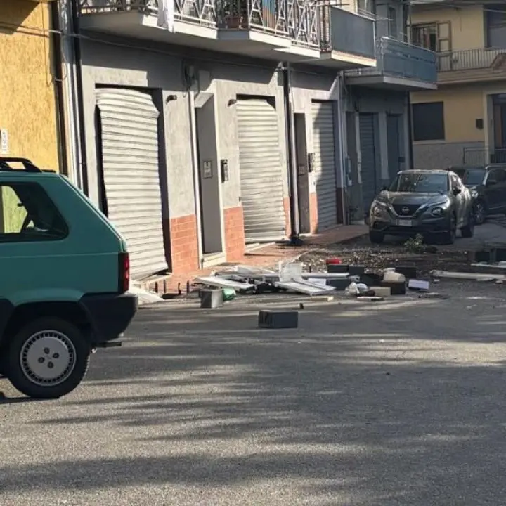<p>Terrore a San Giovanni in Fiore, una fuga di gas provoca un’esplosione: evitata una strage, tre feriti</p><p> </p>