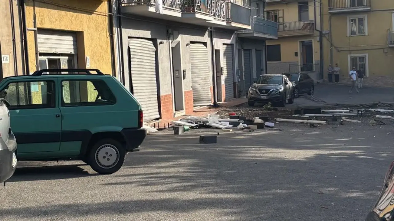<p>Terrore a San Giovanni in Fiore, una fuga di gas provoca un’esplosione: <span style=\"color:hsl(0, 75%, 60%);\">evitata una strage</span>, tre feriti</p><p> </p>