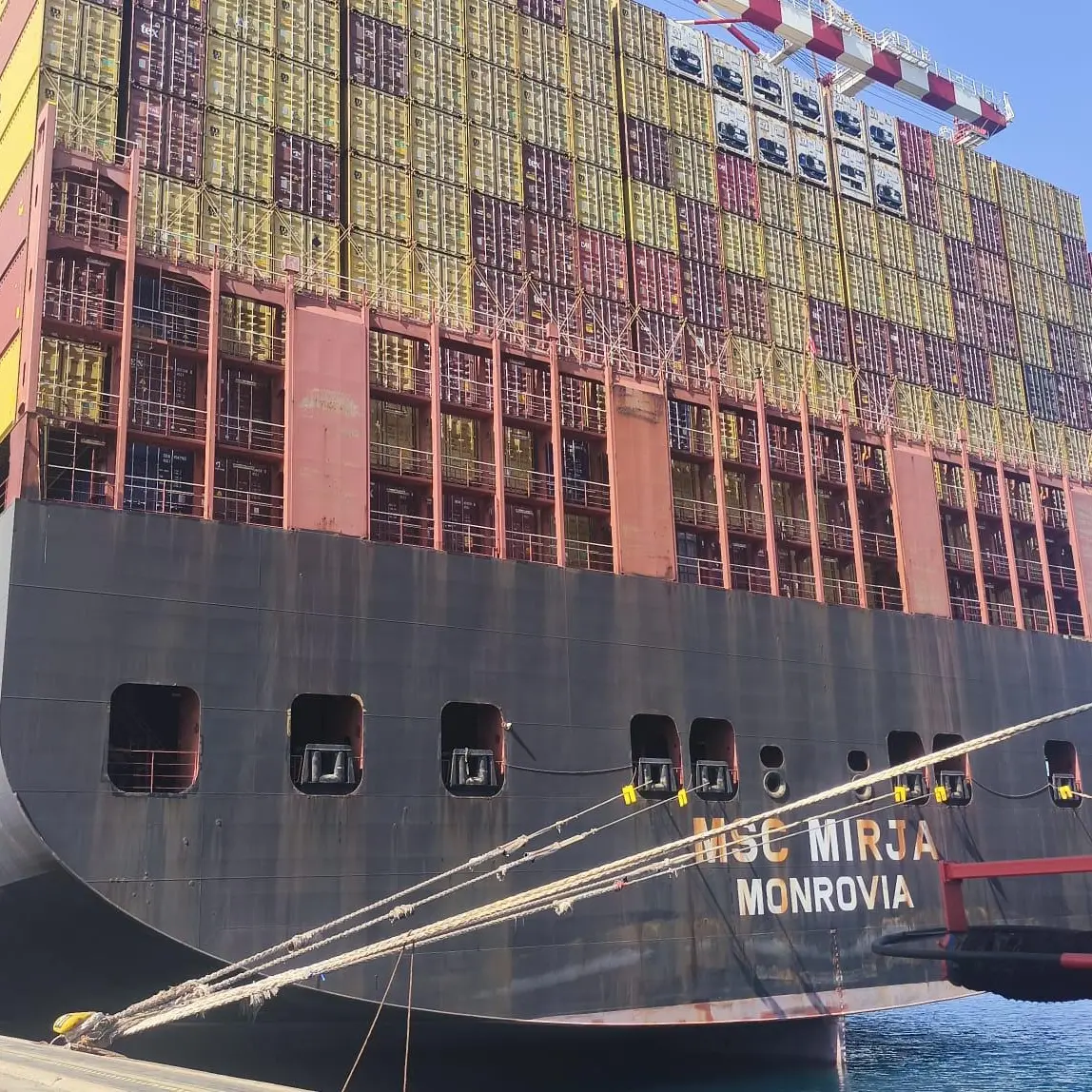 Porto di Gioia Tauro, completate le operazione di cold ironing su una nava porta container\n