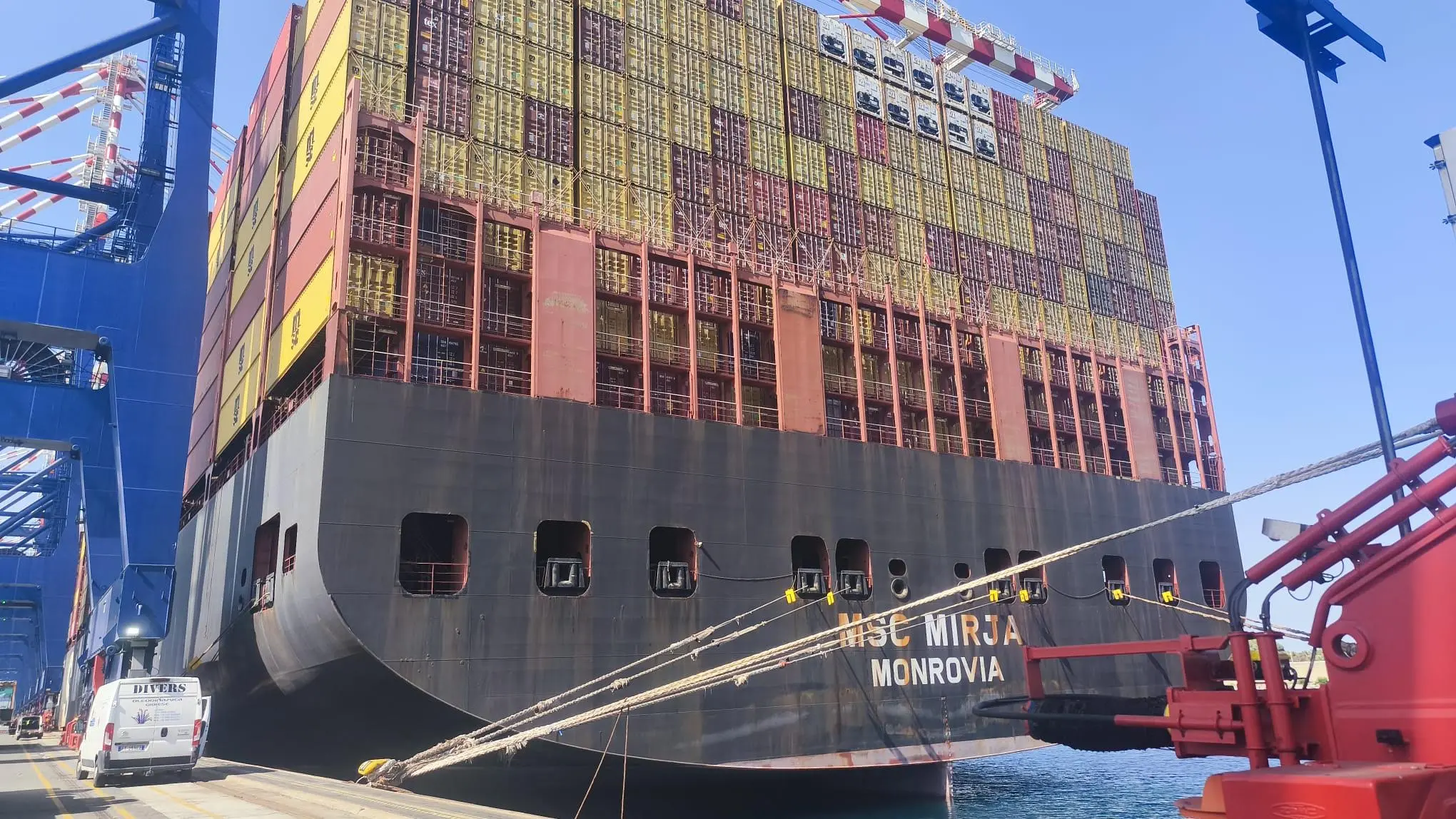 Porto di Gioia Tauro, completate le operazione di cold ironing su una nava porta container\n
