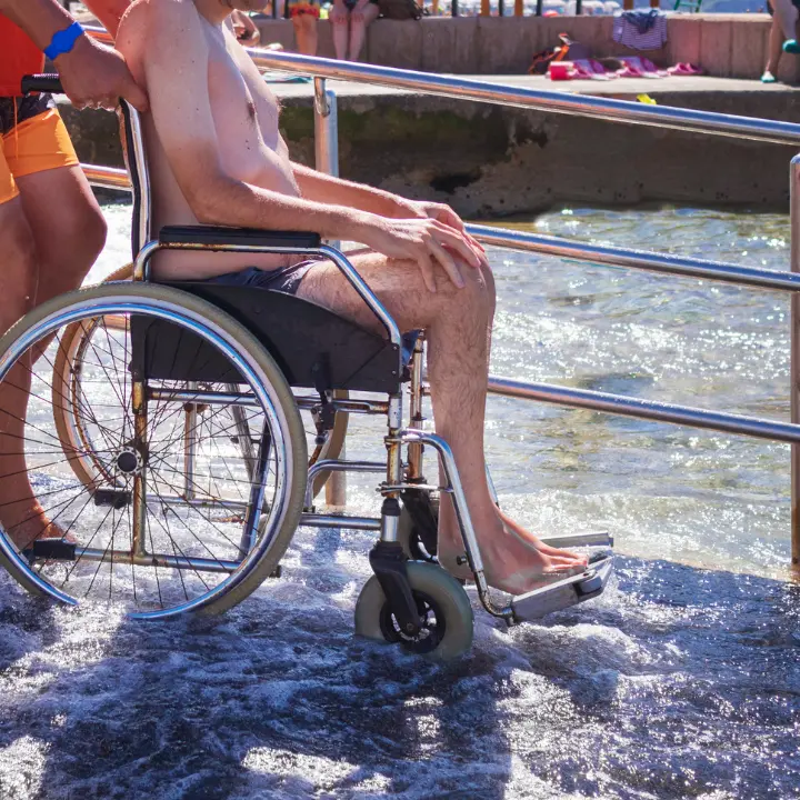 Vibo, voucher fino a 3mila euro per l’estate di minori e adulti\u00A0con disabilità: pubblicati dal Comune gli avvisi per famiglie e operatori\n