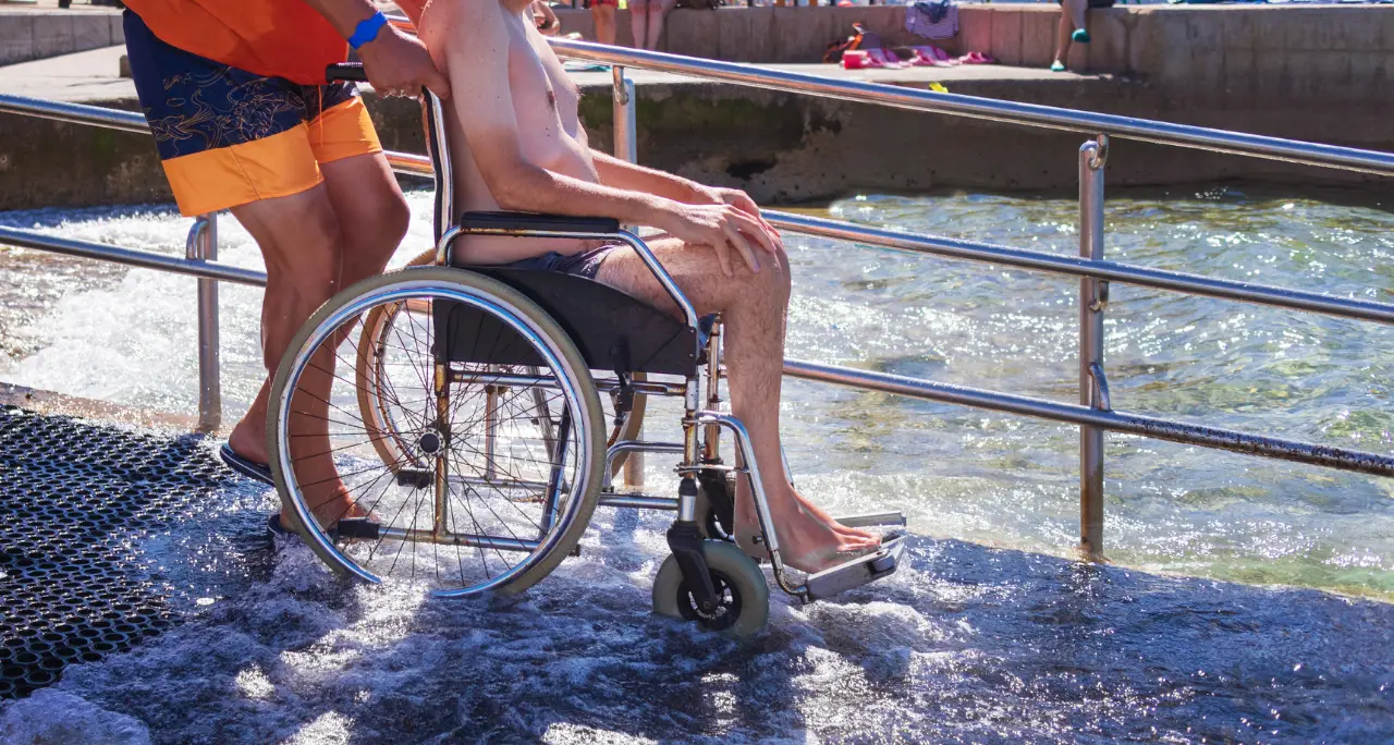 Vibo, voucher fino a 3mila euro per l’estate di minori e adulti\u00A0con disabilità: pubblicati dal Comune gli avvisi per famiglie e operatori\n