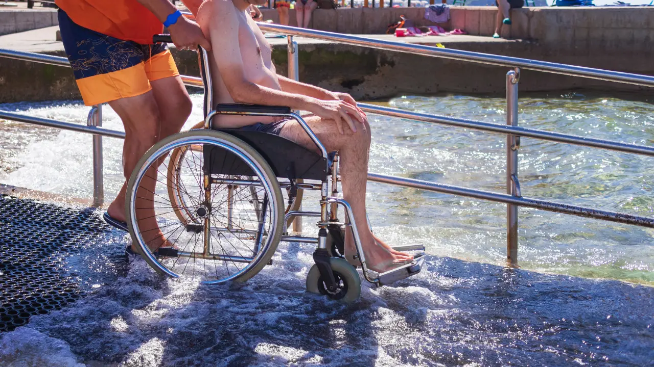 Vibo, voucher fino a 3mila euro per l’estate di minori e adulti\u00A0con disabilità: pubblicati dal Comune gli avvisi per famiglie e operatori\n