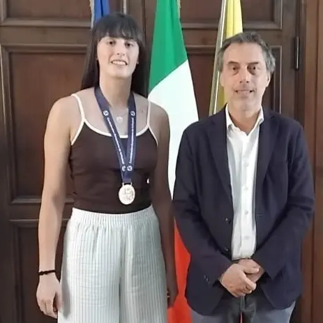 Sport, ricevuta\u00A0a Palazzo De Nobili Alessandra Talarico\u00A0neo campionessa d’Europa\u00A0insieme con la nazionale Under 22 di volley\n