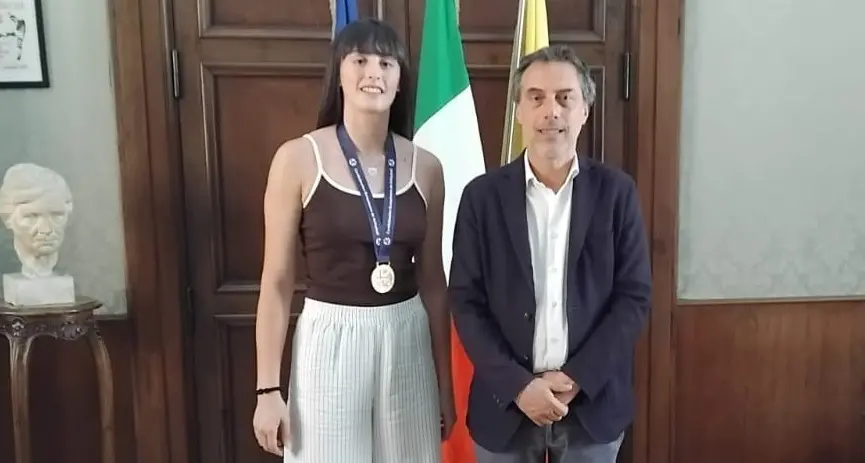 Sport, ricevuta\u00A0a Palazzo De Nobili Alessandra Talarico\u00A0neo campionessa d’Europa\u00A0insieme con la nazionale Under 22 di volley\n