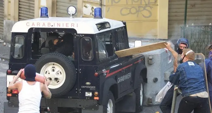 <p>Il G8 di Genova 25 anni dopo, Mario Placanica: «Il mio cervello è morto quel giorno, sento le voci. Io abbandonato da tutti»</p>