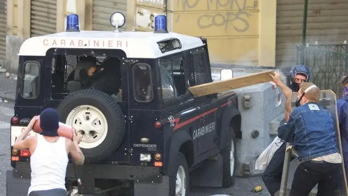<p>Il G8 di Genova 25 anni dopo, Mario Placanica: «Il mio cervello è morto quel giorno, sento le voci. Io abbandonato da tutti»</p>