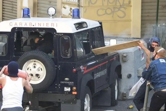 <p>Il G8 di Genova 25 anni dopo, Mario Placanica: «Il mio cervello è morto quel giorno, sento le voci. Io abbandonato da tutti»</p>