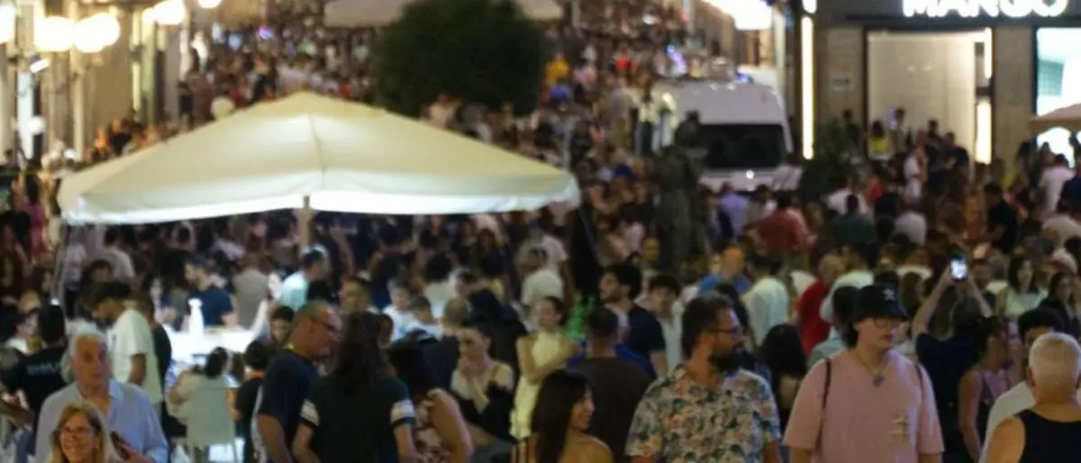 Cosenza, negozi aperti fino alle 22.30 ogni mercoledì con “La Notte dei Saldi”\n