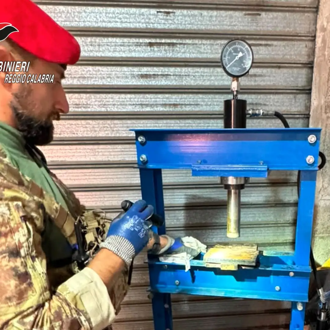 <p>San Luca, un rudere nascosto tra i monti era una fabbrica della cocaina: blitz dei Carabinieri in Aspromonte</p>