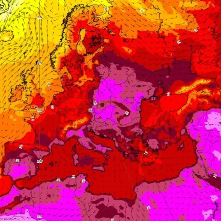 <p>Calabria nella fornace sub-tropicale: oggi il picco del caldo con <span style=\"color:hsl(0, 75%, 60%);\">punte fino a 43 gradi</span>, da martedì la svolta</p>