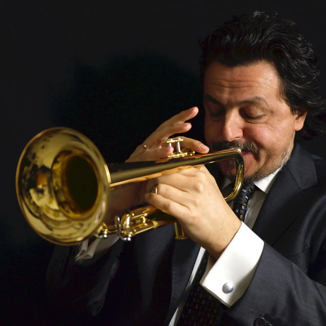 Evento musicale a Tropea, Andrea Giuffredi in concerto con l’Orchestra di Fiati: il grande trombettista sul palco del Santa Chiara\n