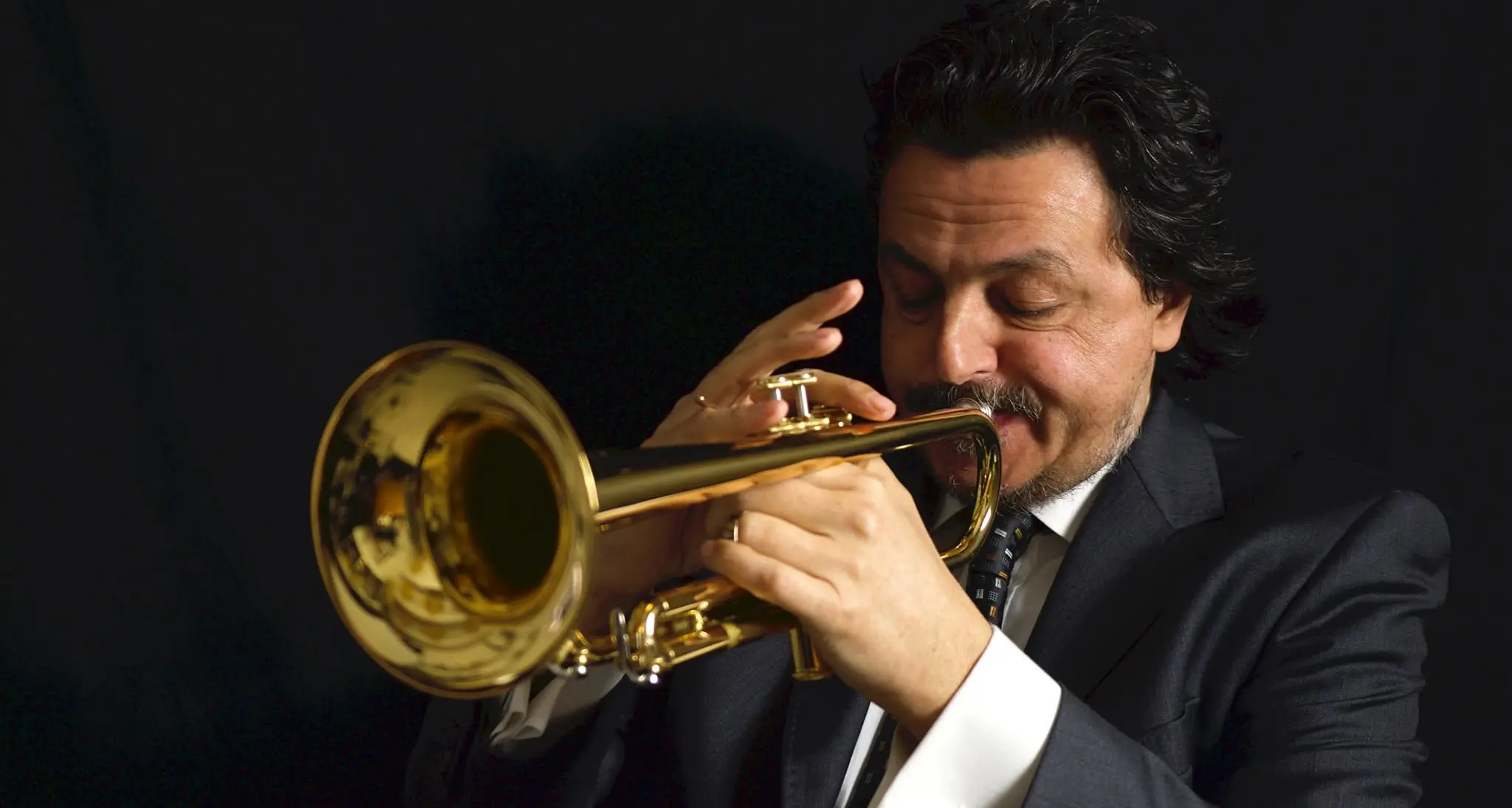 Evento musicale a Tropea, Andrea Giuffredi in concerto con l’Orchestra di Fiati: il grande trombettista sul palco del Santa Chiara\n