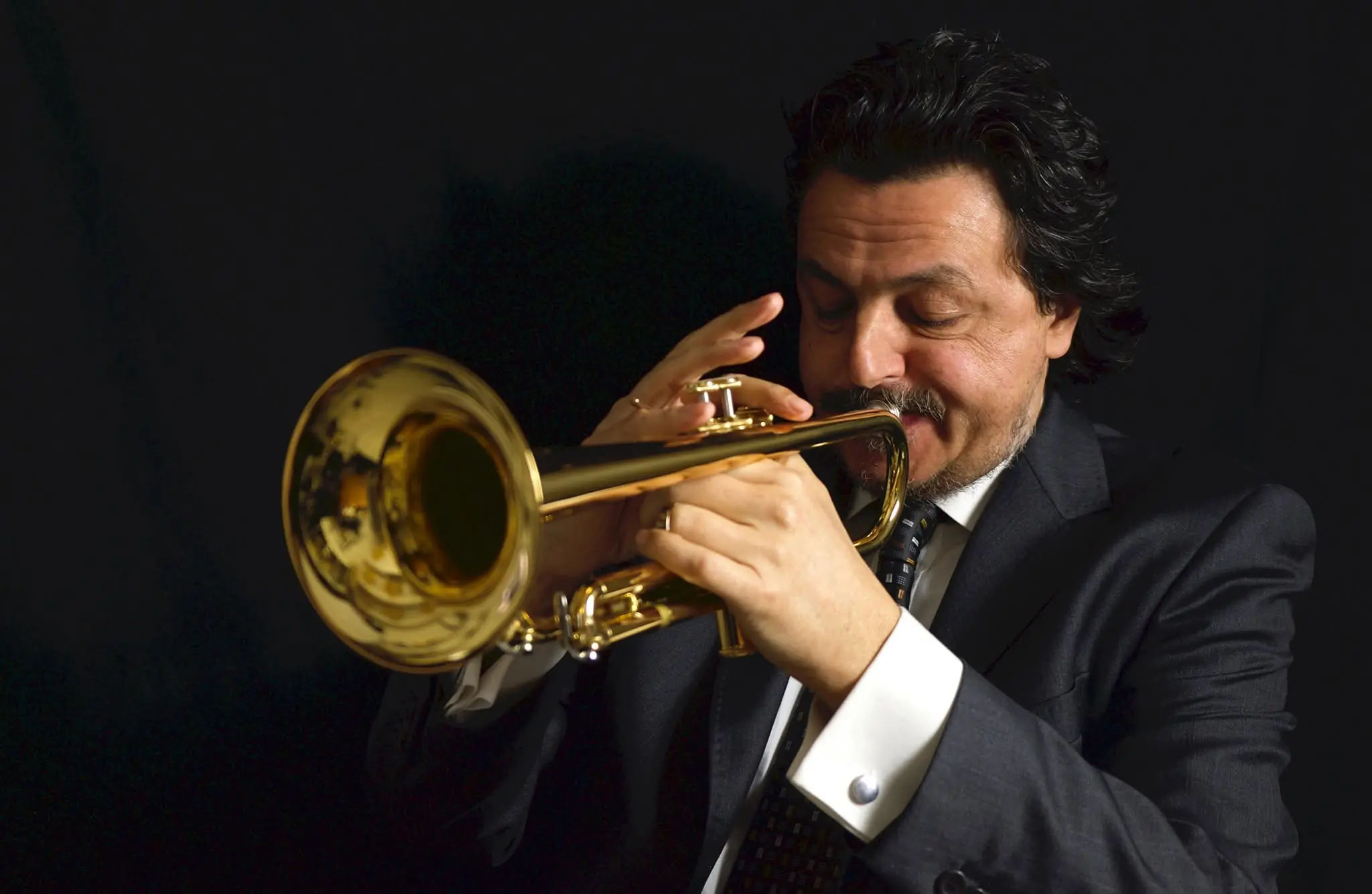 Evento musicale a Tropea, Andrea Giuffredi in concerto con l’Orchestra di Fiati: il grande trombettista sul palco del Santa Chiara\n