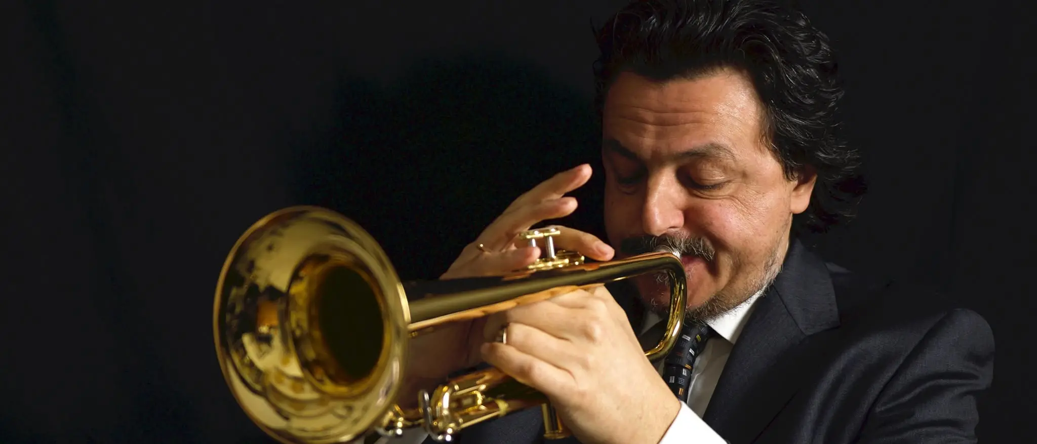 Evento musicale a Tropea, Andrea Giuffredi in concerto con l’Orchestra di Fiati: il grande trombettista sul palco del Santa Chiara\n