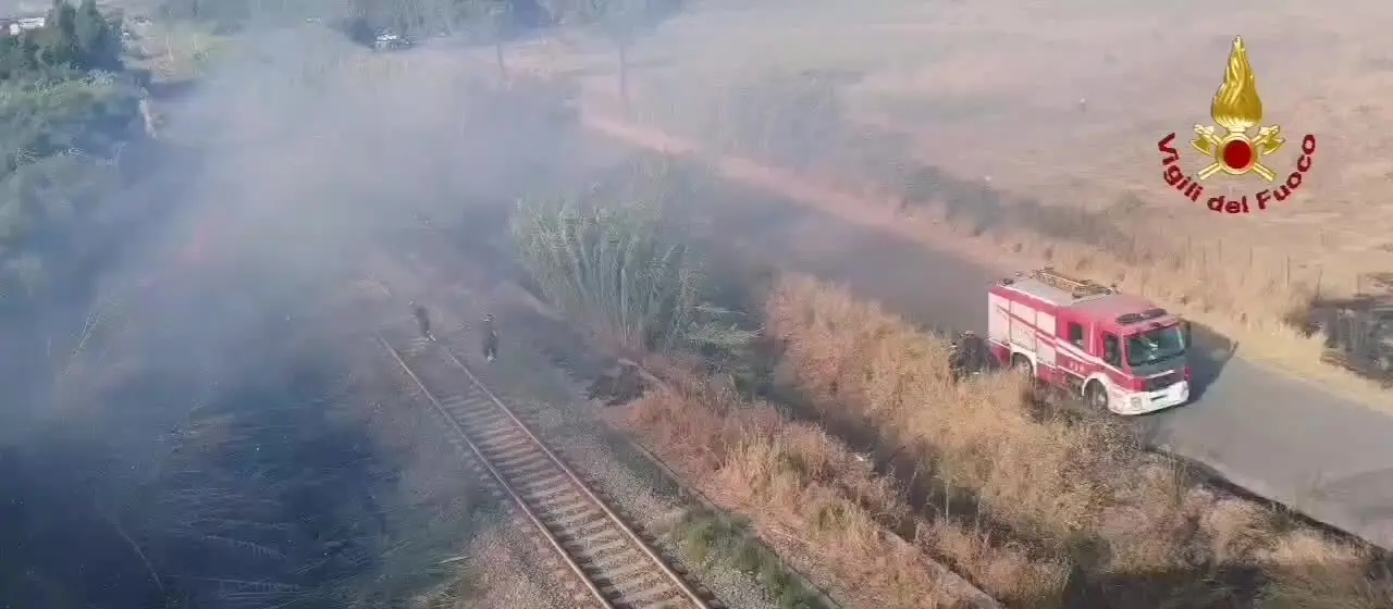 Incendi boschivi, giornata \"bollente\" per i Vigili del fuoco