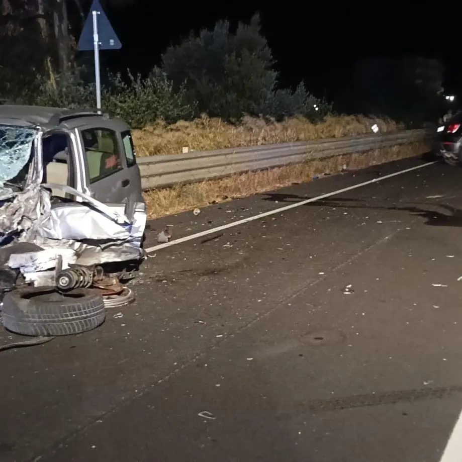 Incidente stradale sulla SS 106 nel comune di Sellia Marina: deceduto un 22enne\n