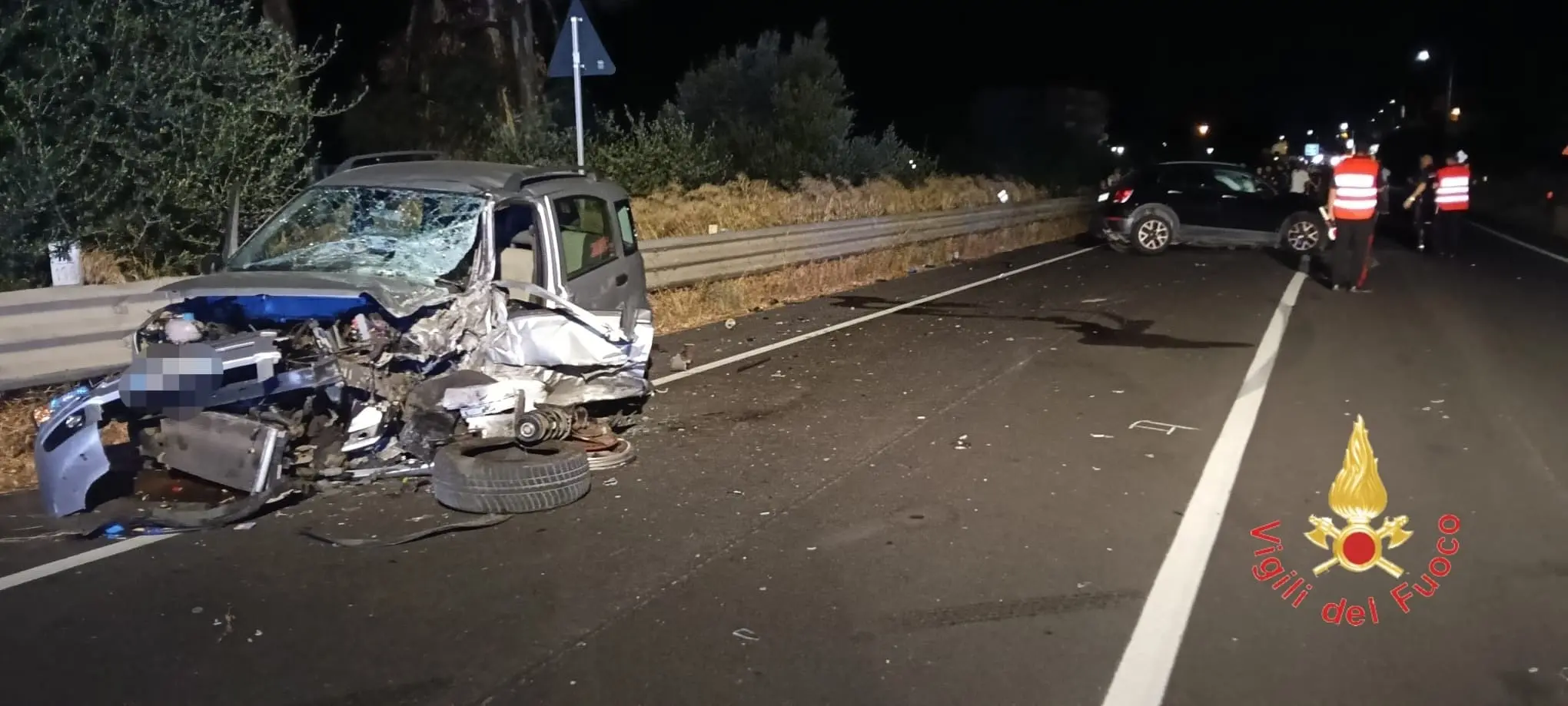 Scontro tra due auto sulla 106 a Sellia Marina:\u00A0morto un giovane, altre due persone ferite\n