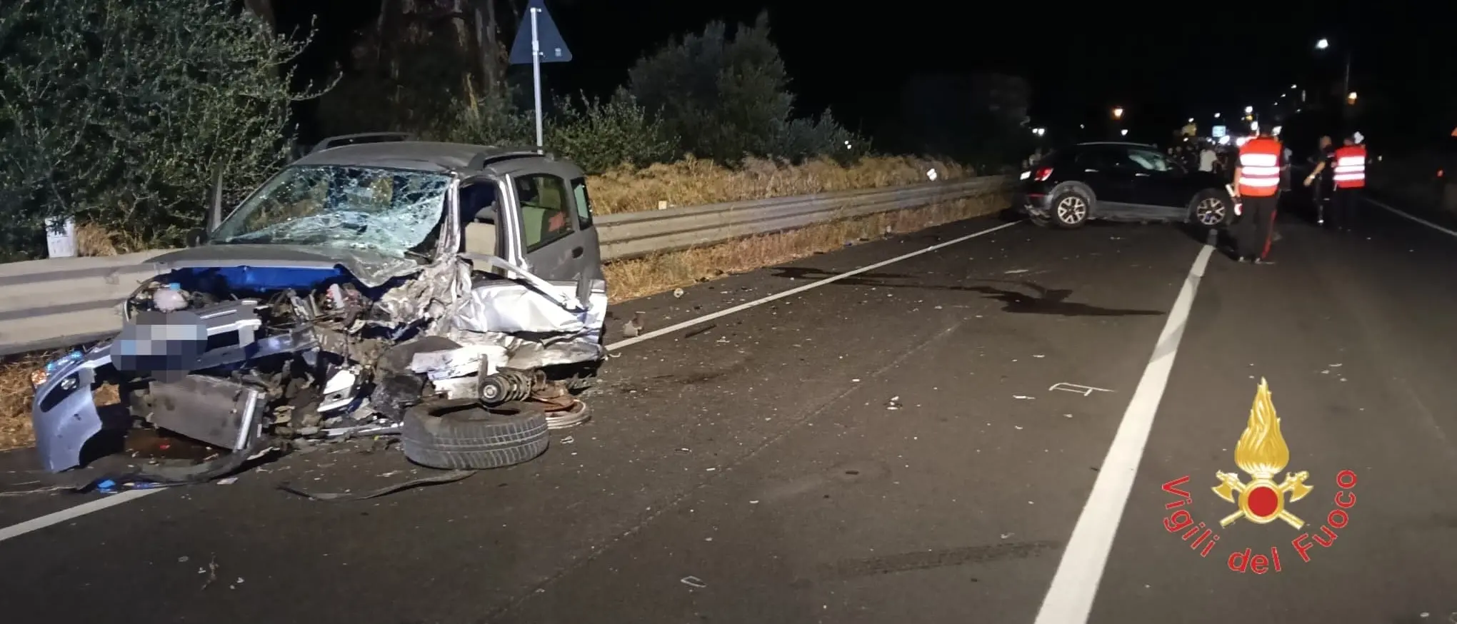 Scontro tra due auto sulla 106 a Sellia Marina:\u00A0morto un giovane, altre due persone ferite\n