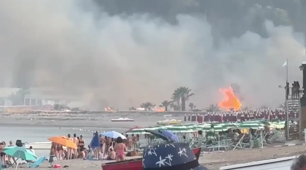 Incendi in Calabria, il Codacons attacca: «Tragedia sfiorata e territorio abbandonato, non è un’emergenza imprevedibile»\n