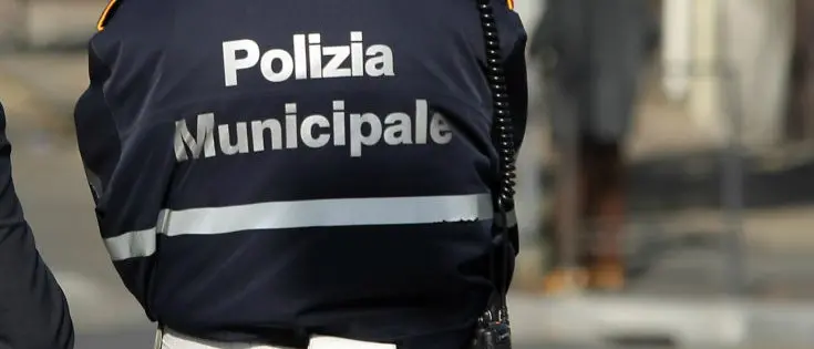 Reggio, la Polizia Locale chiude esercizio pubblico abusivo:\u00A0operava senza titolo per somministrare\u00A0alimenti e bevande\n