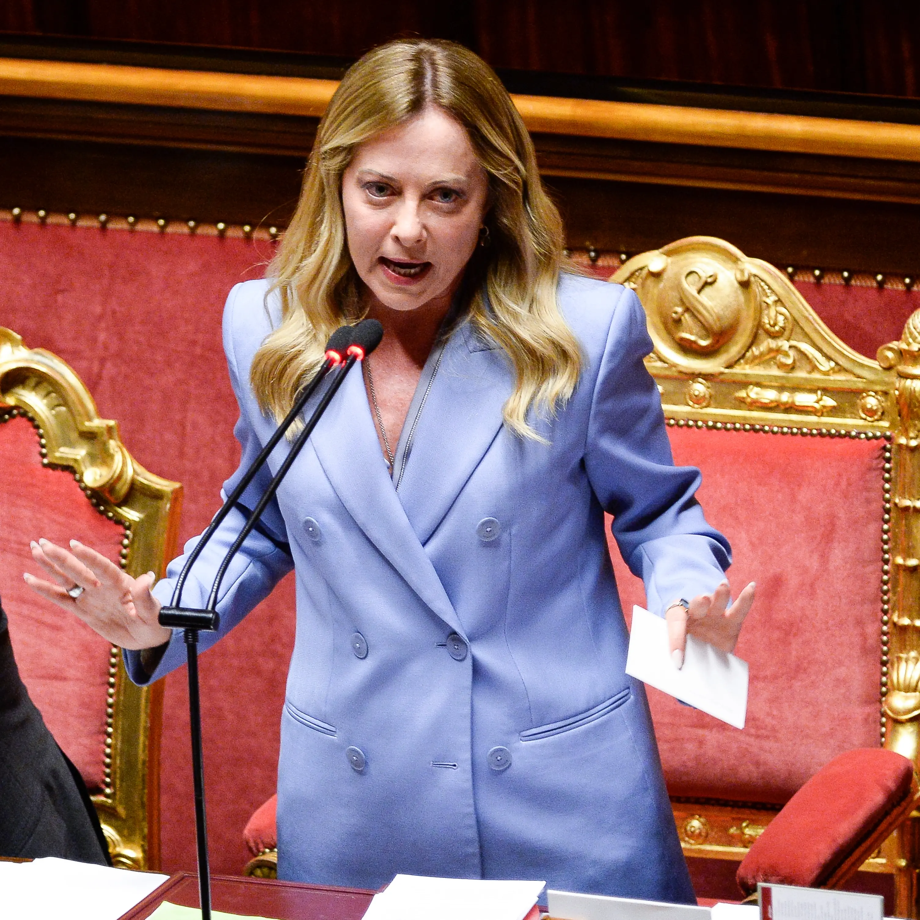 Sondaggio Emg, Fratelli d'Italia scende ancora: il sorpasso del centrosinistra mentre\u00A0Vannacci insidia la Lega\n