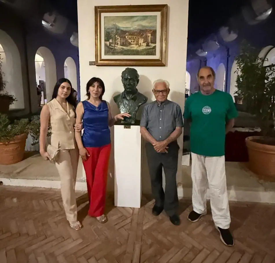 L'autoritratto scultoreo di Luigi Verrino da ammirare nel Chiostro del complesso monumentale San Domenico di Taverna\n