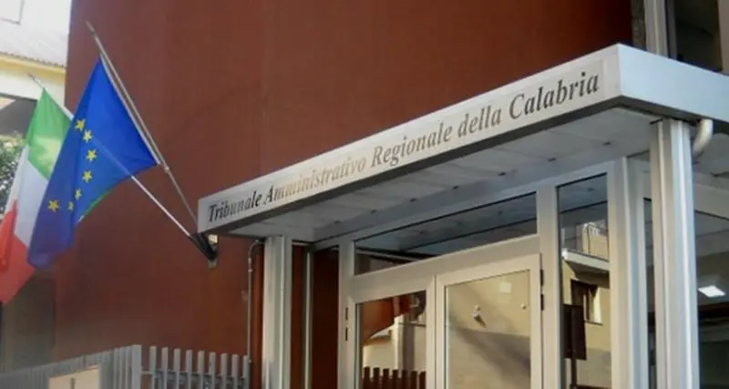 <p>Sottosegretari, l'opposizione vince il primo round giuridico. Il Tar dice no alla sospensione immediata dell'indizione del referendum</p>