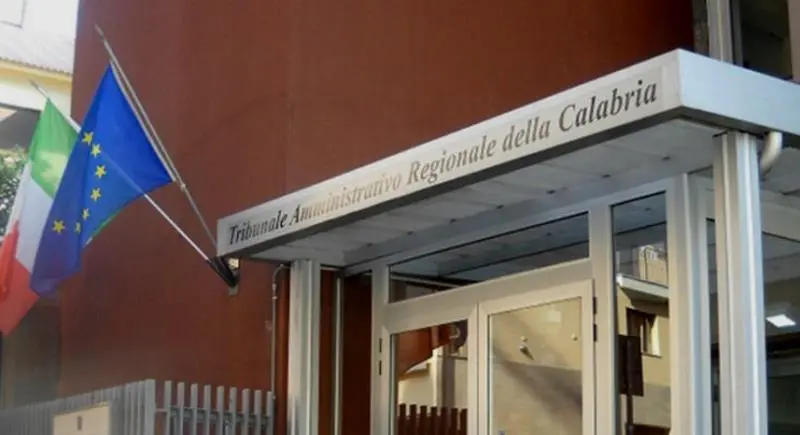 Sottosegretari, l'opposizione vince il primo round giuridico. Il Tar dice no alla sospensione immediata dell'indizione del referendum\n