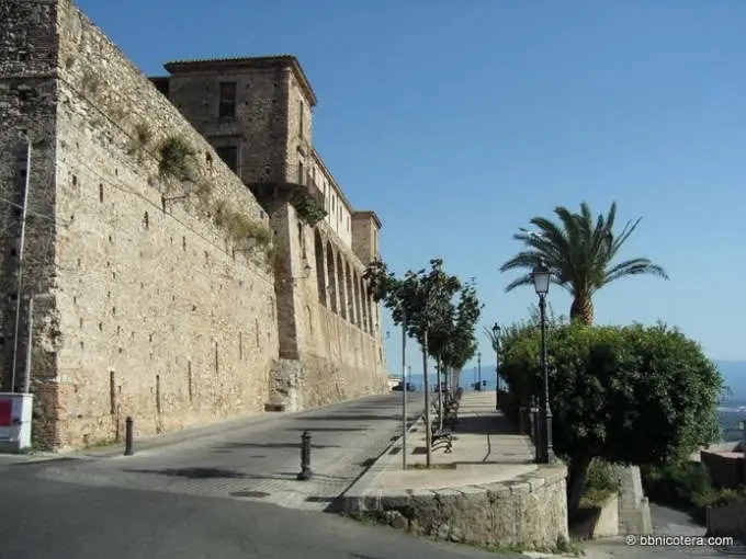 Nicotera, il sindaco Marasco boccia l’acquisto di Castello Ruffo: «Tre milioni? Follia, troviamo un imprenditore che lo valorizzi»
