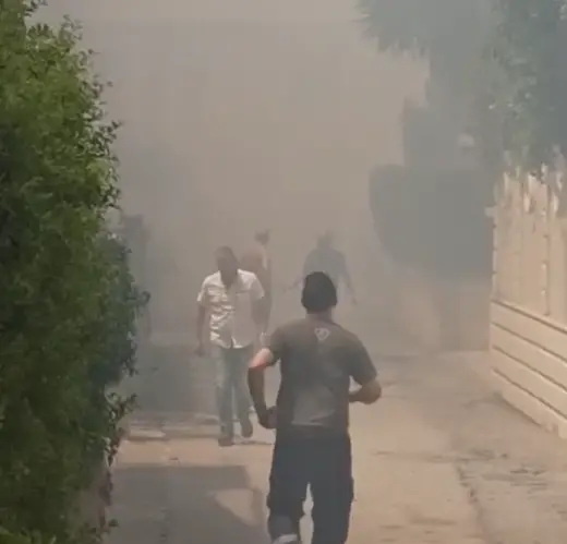 Panico a Lamezia, incendio nei pressi delle case a Sant'Eufemia