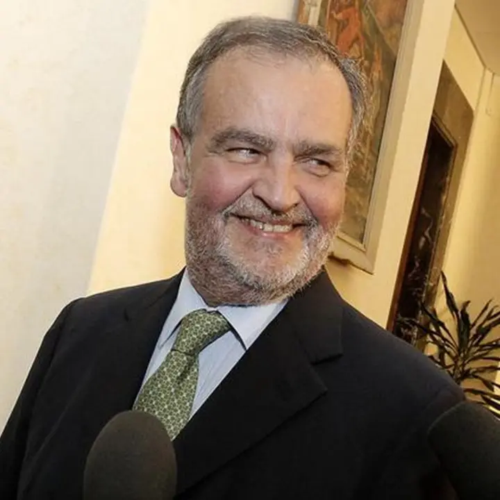<p>Autonomia differenziata, Calderoli: «Fa male al Sud? Ma se Calabria e Abruzzo sono interessate...»</p>