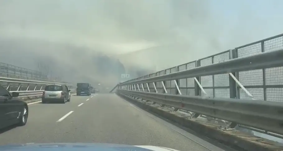 Grosso incendio nel Cosentino, chiusa l’autostrada tra Morano Calabro e Frascineto\n