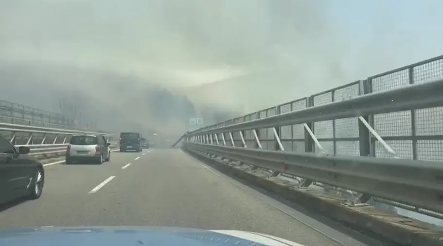 Grosso incendio nel Cosentino, chiusa l’autostrada tra Morano Calabro e Frascineto\n