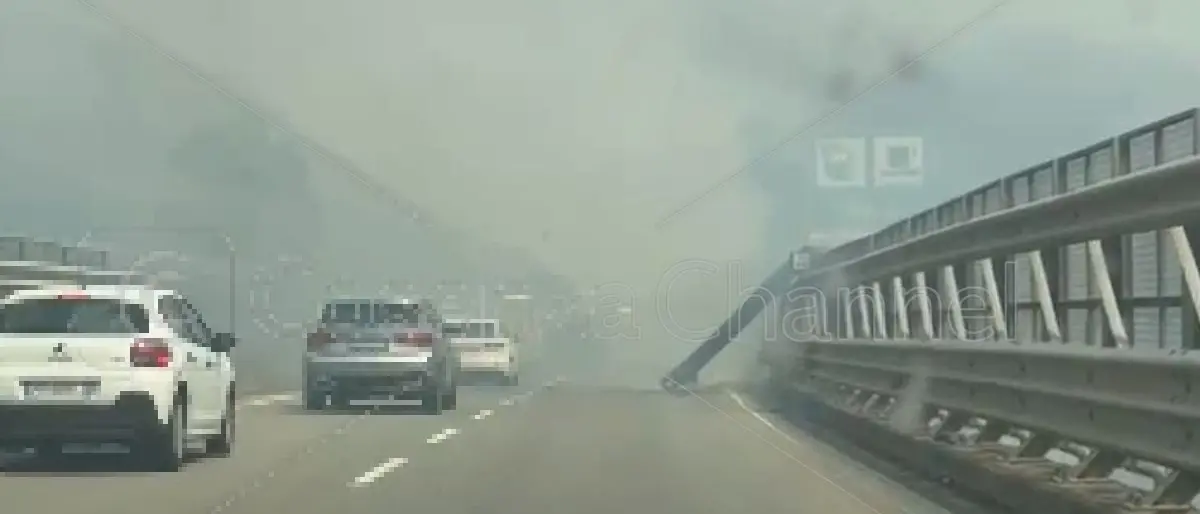 A2, incendio tra Morano Calabro e Frascineto: chiusa la carreggiata verso sud | VIDEO