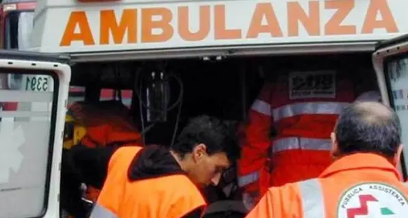 Ha un malore a Roccella, ma l’ambulanza (senza medico) arriva da Taurianova: l’odissea di un paziente\n